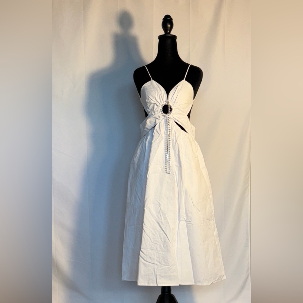 Women’s White Sleeveless open back key hole Midi Dress NWT - Picture 3 of 9